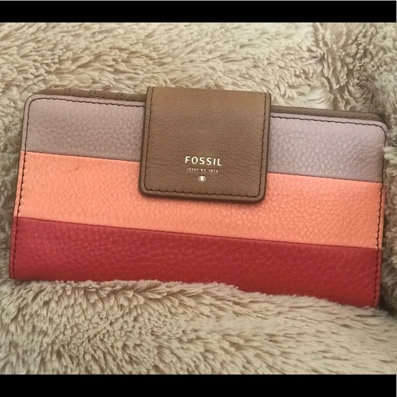 SOLD | Color block Fossil wallet - Picture 1 of 3